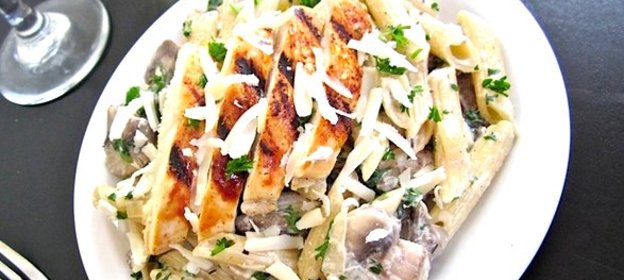 Макароны с грибами и курицей