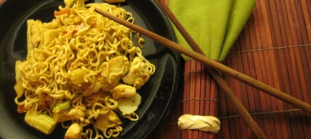 Лапша с овощами в соевом соусе