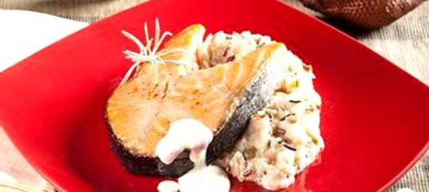 Жареный лосось в кокосовом молоке