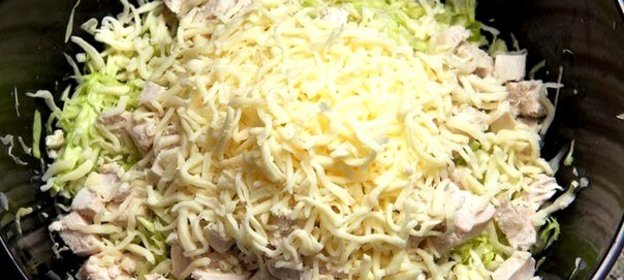Салат из свежей капусты с курицей
