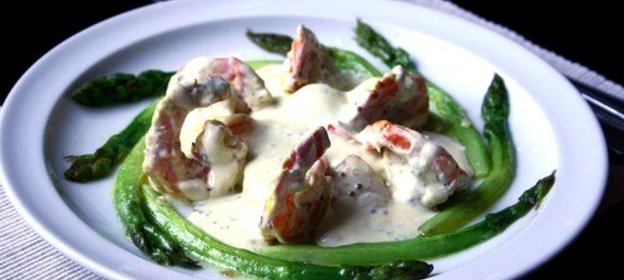 Сметанный соус с хреном и розмарином для креветок