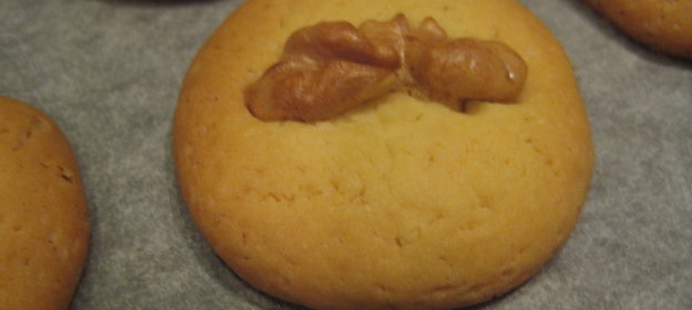 Песочное печенье с орешком