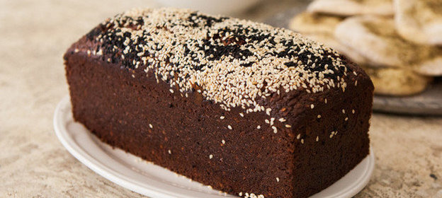 Банановый хлеб с кунжутом