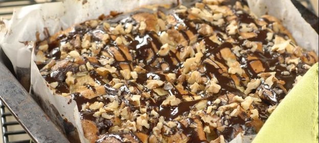 Фруктовая шарлотка с шоколадной глазурью