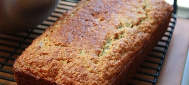 Хлеб с бананом и со сметаной