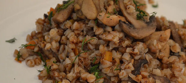 Салат из капусты и перца с зеленью