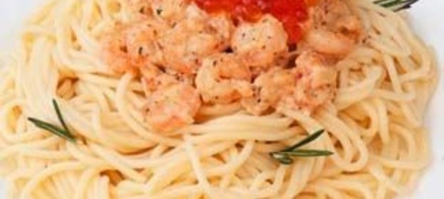 Спагетти с креветками и красной икрой