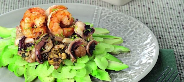 Салат из морепродуктов с карри