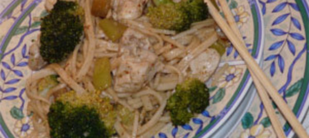 Лапша Нудлес с овощами и куриным мясом