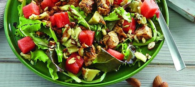 Салат с арбузом и курицей