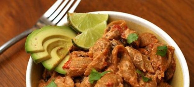 Сливочная паста с помидорами и фасолью