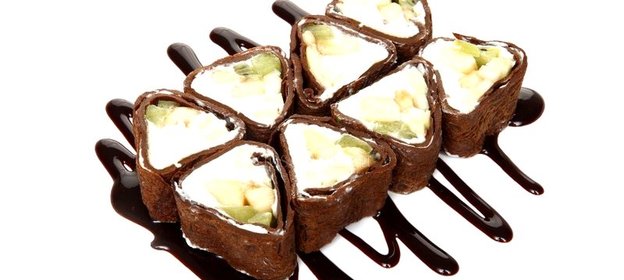 Шоколадные роллы с яблоками и апельсинами