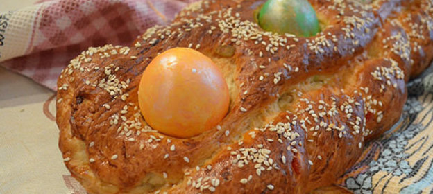 Греческий пасхальный хлеб