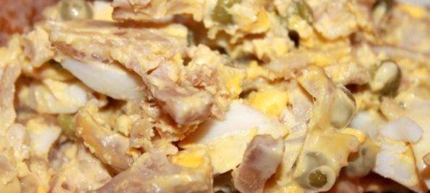 Салат со свиными ушками