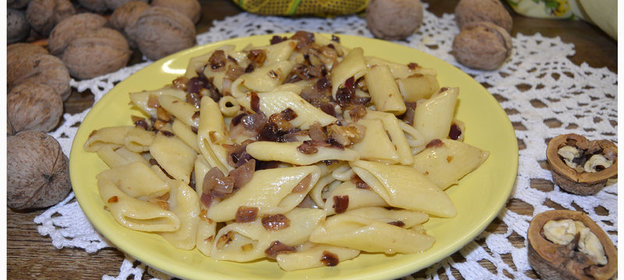 Паста Ореховая с красным луком