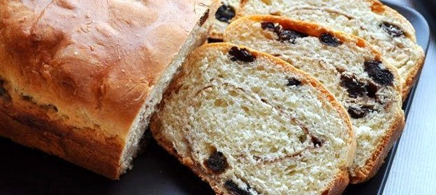 Домашний хлеб с изюмом и корицей