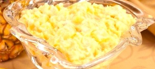 Салат с сыром и ананасами