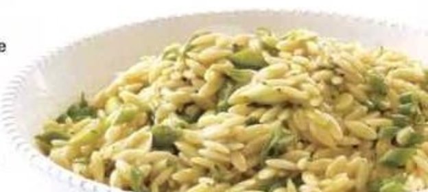 Паста орцо с мятой, паприкой и зеленым луком