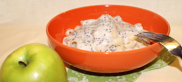 Паста с яблочно-маковым соусом