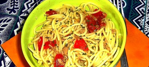 Спагетти с тунцом