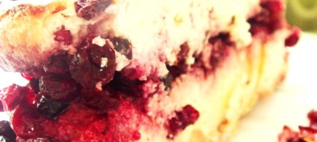 Творожно-ягодная запеканка