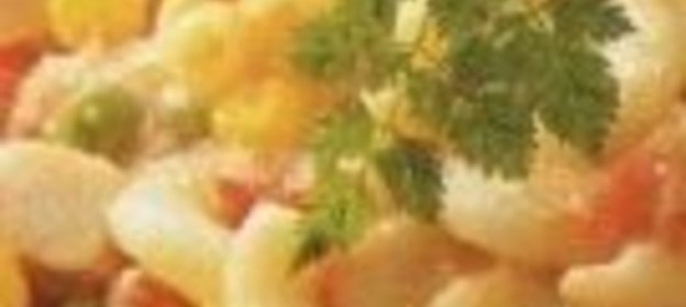 Макароны, запеченные с индюшиным мясом, горошком и кукурузой