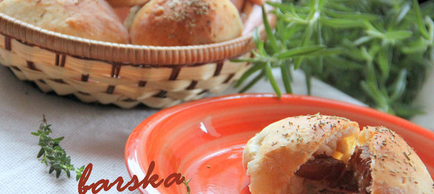 Творожные булочки с финиками в беконе