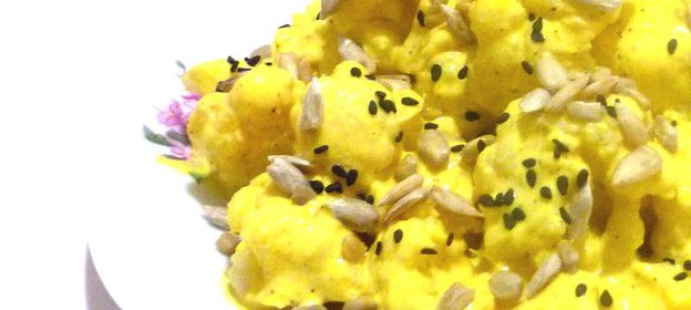 Салат из цветной капусты с карри,семечками и кунжутом