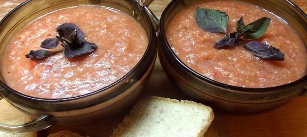 Гаспачо классический с хлебом