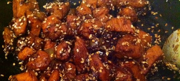 Индейка с овощами, кунжутом и соусом терияки