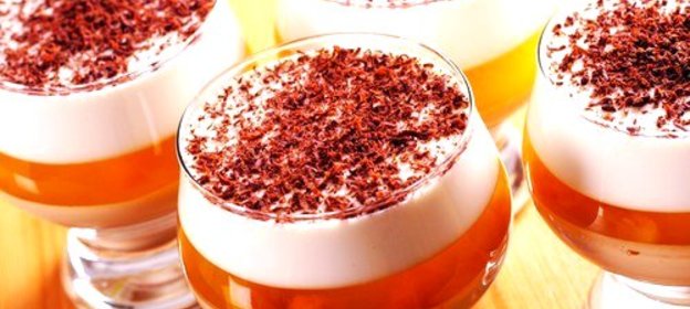 Десерт из клюквы с персиками