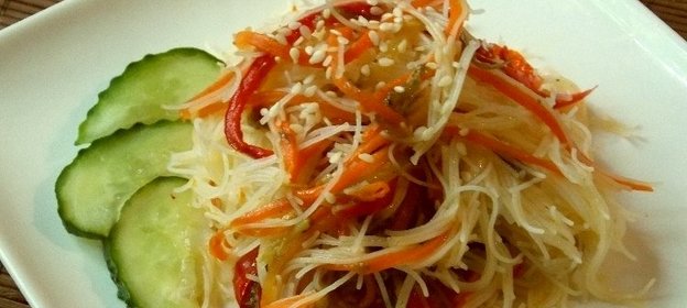 Салат из рисовой лапши по-корейски