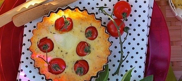 Сырная запеканка с помидорами черри