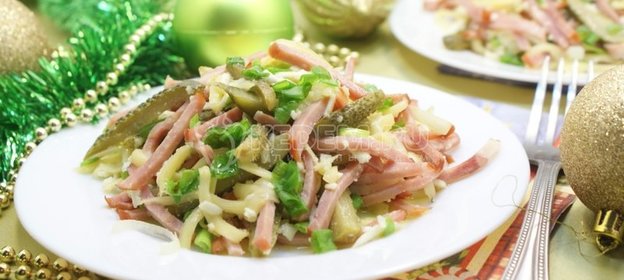 Салат с корнишонами «Остренький»