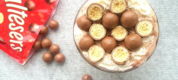 Молочный горячий шоколад c конфетами Maltesers