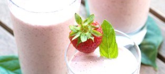 Клубничный смузи с клюквенным соком