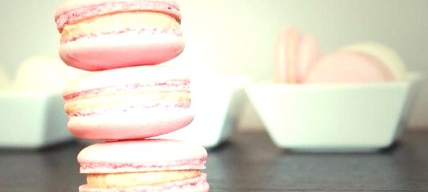 Нежнейшее французское миндальное печенье макароны ягодной начинкой