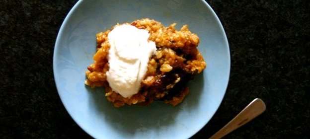 Морковная каша из злаковых хлопьев с черносливом