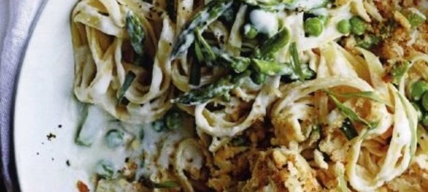 Паста с зеленым горошком и спаржей