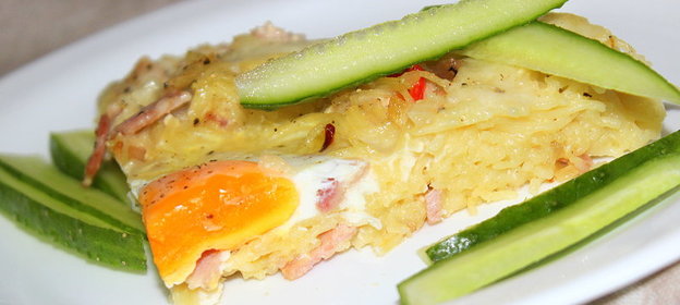 Запеканка из вермишели с грудинкой, сыром и яйцом. Ужин за 30 минут