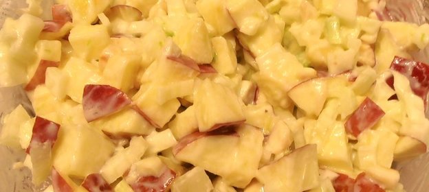 Салат из фенхеля и яблока с йогуртовой заправкой