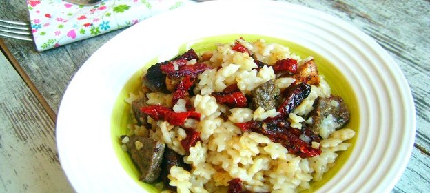 Паста с курицей и печенью