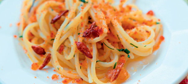 Спагетти с чесноком, оливковым маслом, перчиком и крошкой