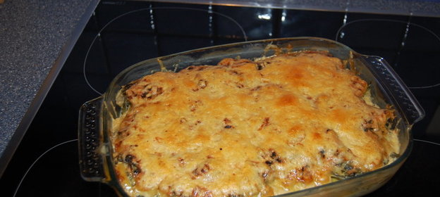 Запеканка из картофеля с индейкой и шпинатом