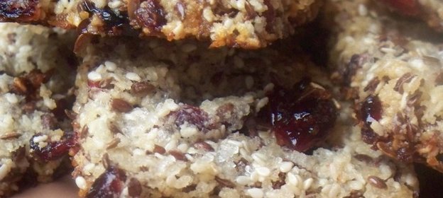 Печенье миндально клюквеное с семенами кунжута и льна