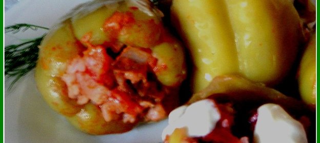 Перец фаршированный рисом с черешней и грецкими орехами