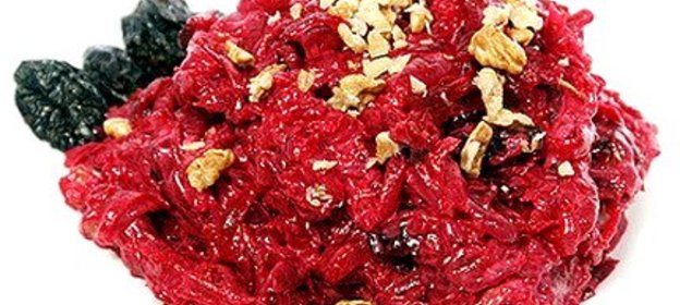 Салат из свежей моркови и свеклы
