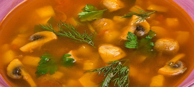 Овощной суп с грибами и сельдереем