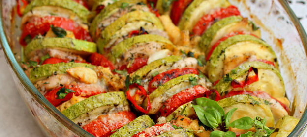 Легкая овощная запеканка с куриной грудкой