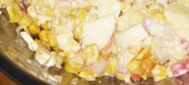 Салат с крабовыми палочками и кукурузой